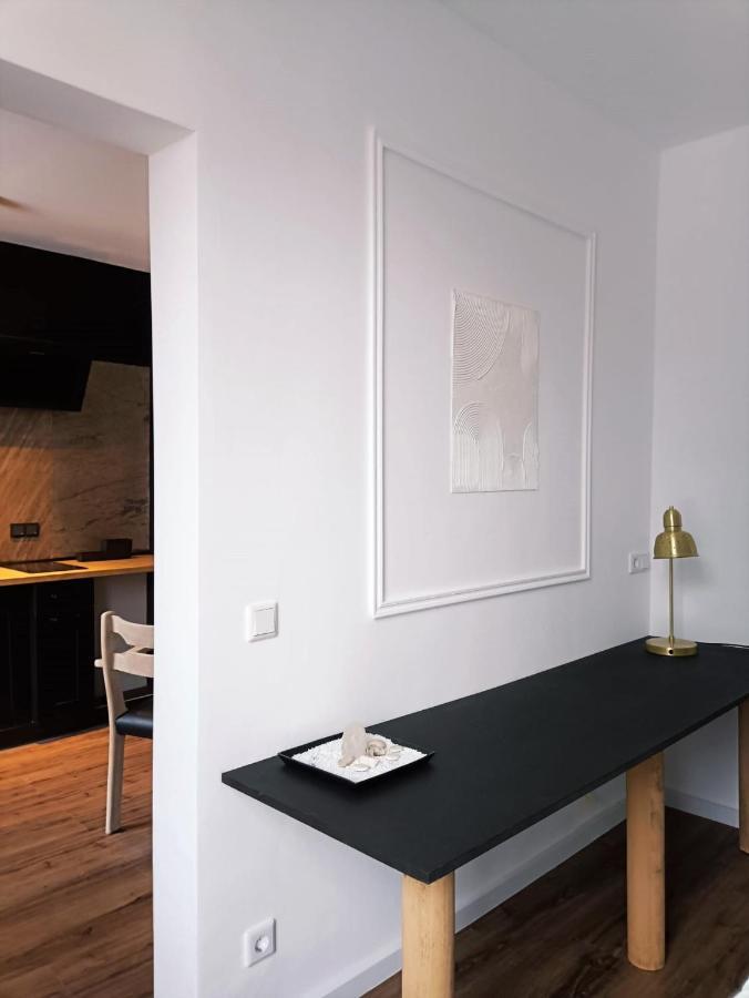 Apartment Gallery 02 *