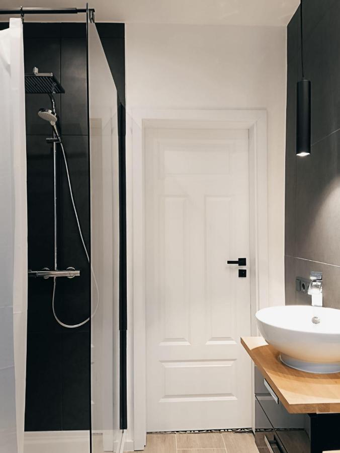 Apartment Gallery 02 *