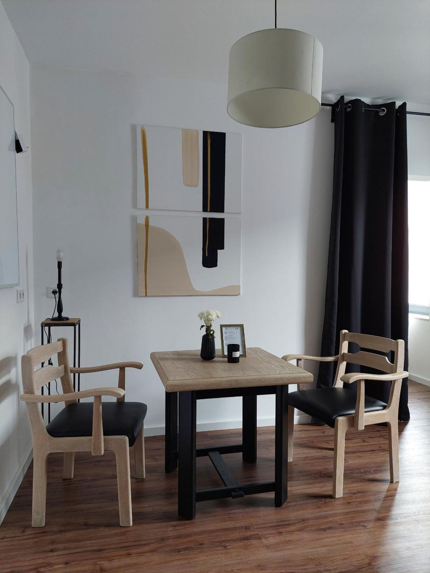 Apartment Gallery 02 *